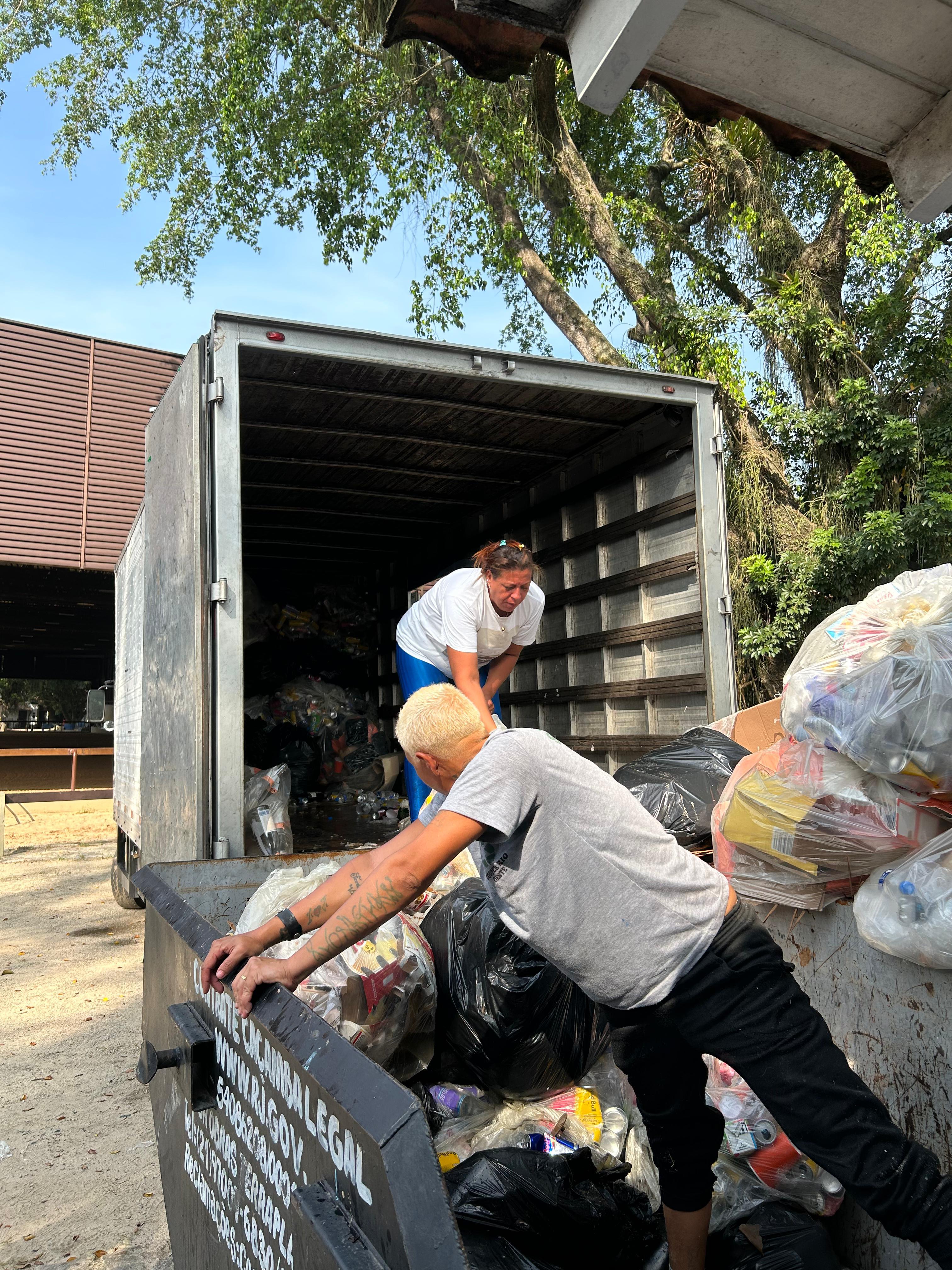 Carregamento de recicláveis para destinação